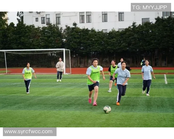 从草地到绿茵场足球明星的奋斗与成长之路 从草地到绿茵场足球明星的奋斗与成长之路