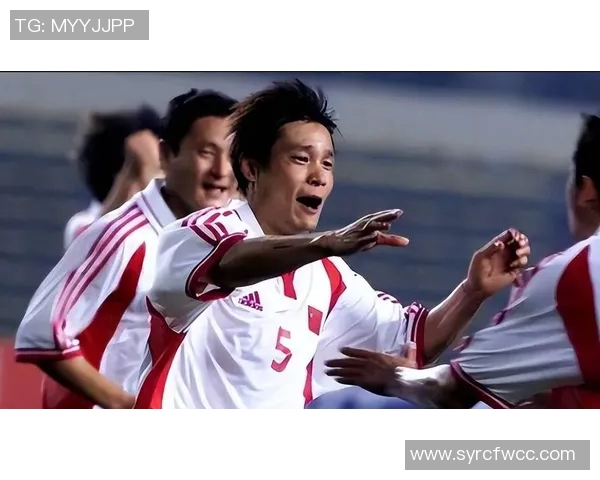 足球场上的独特风景哪个明星在踢球时选择佩戴眼镜引发热议