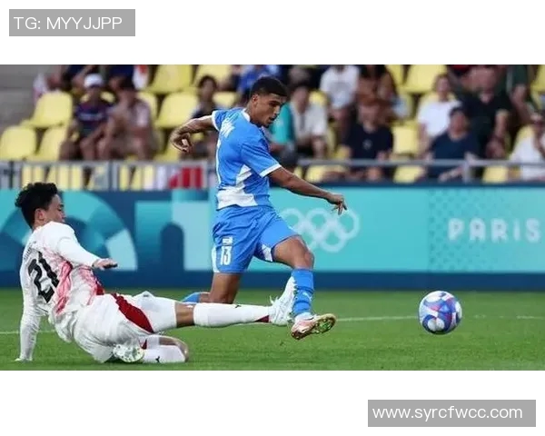 足球明星仰天长啸展现激情与梦想的壮丽篇章