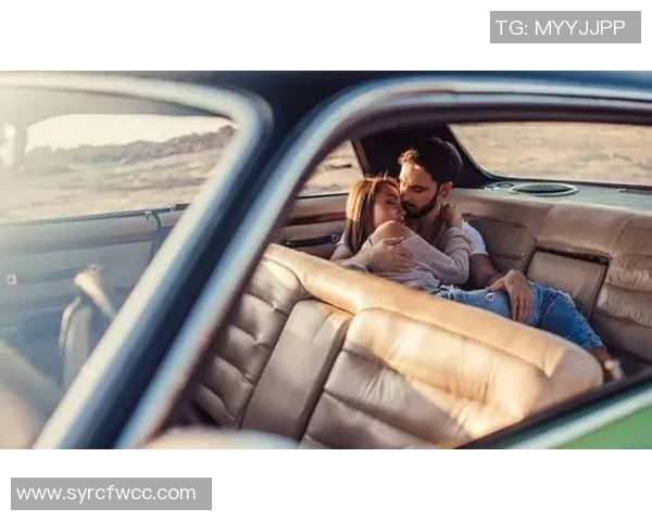 足球明星情侣的甜蜜生活让人羡慕不已他们的爱情故事令人心动不已